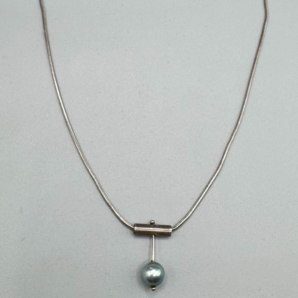 Elegant Silver Necklace with Pearl Pendant